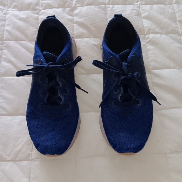 Nike Legend reacts - Picture 3 of 6